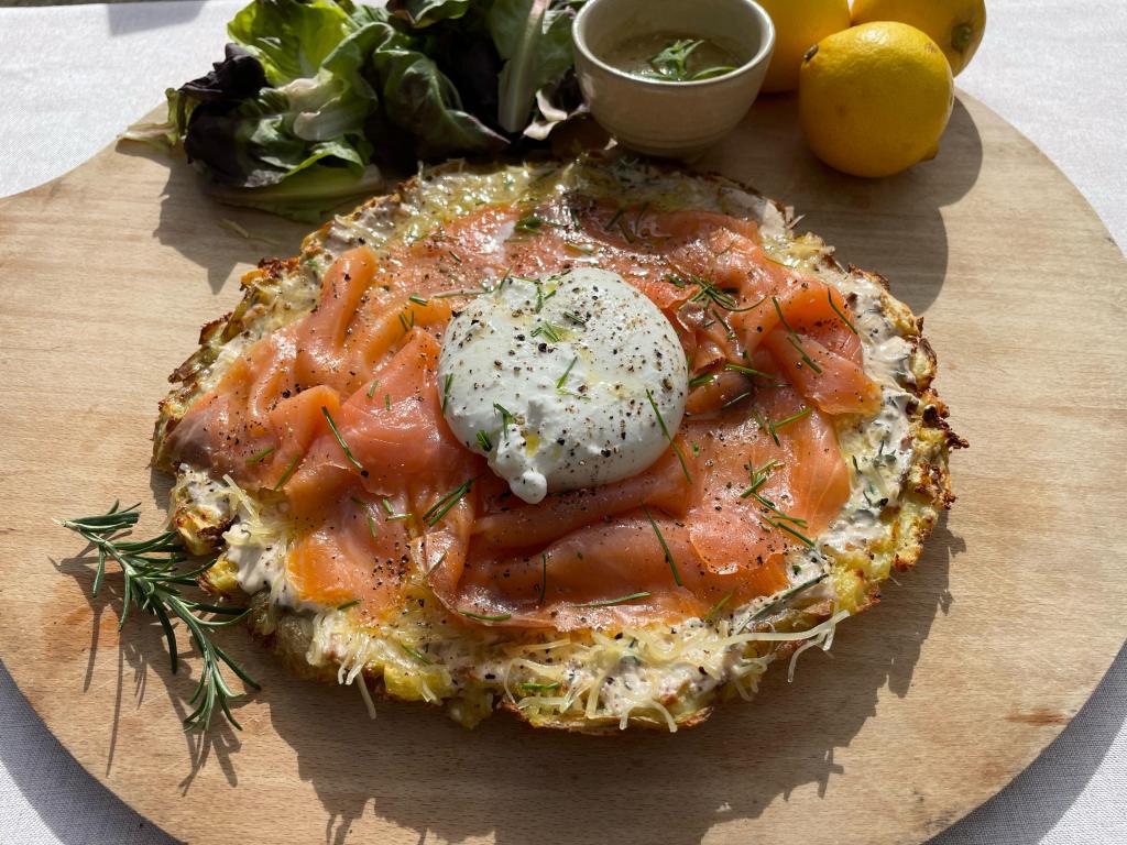 TARTE DE POMMES DE TERRE, SAUMON FUMÉ ET&nbsp;BURRATA