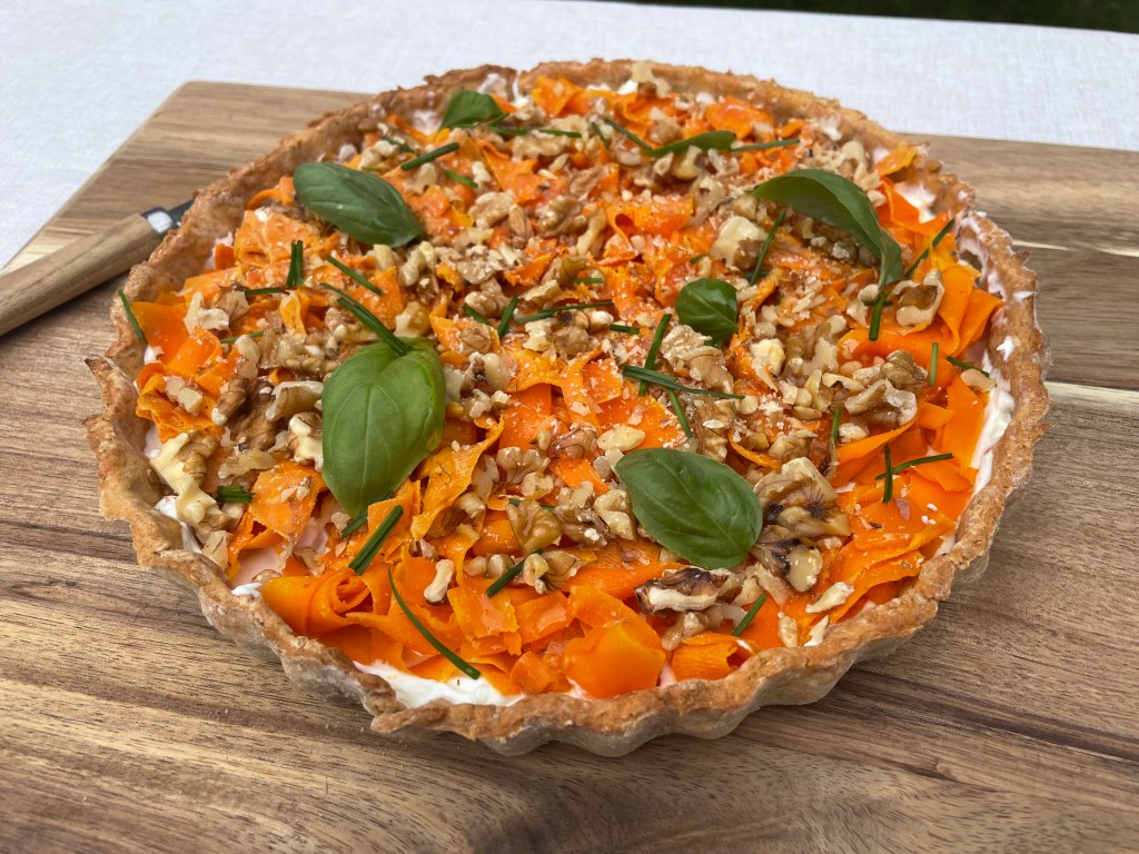 TARTE TAGLIATELLES DE CAROTTES, FROMAGE FRAIS, NOIX ET&nbsp;BASILIC